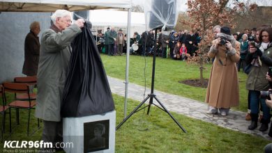 A plaque is unveiled at the rememberance garden in Leighlinbridge to commemorate Nurse Keogh. Pic Stephen Byrne/KCLR