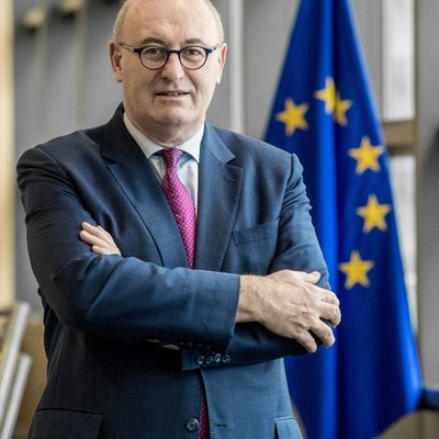 marmorering Turbine Necklet Phil Hogan resigns as EU Trade Commissioner