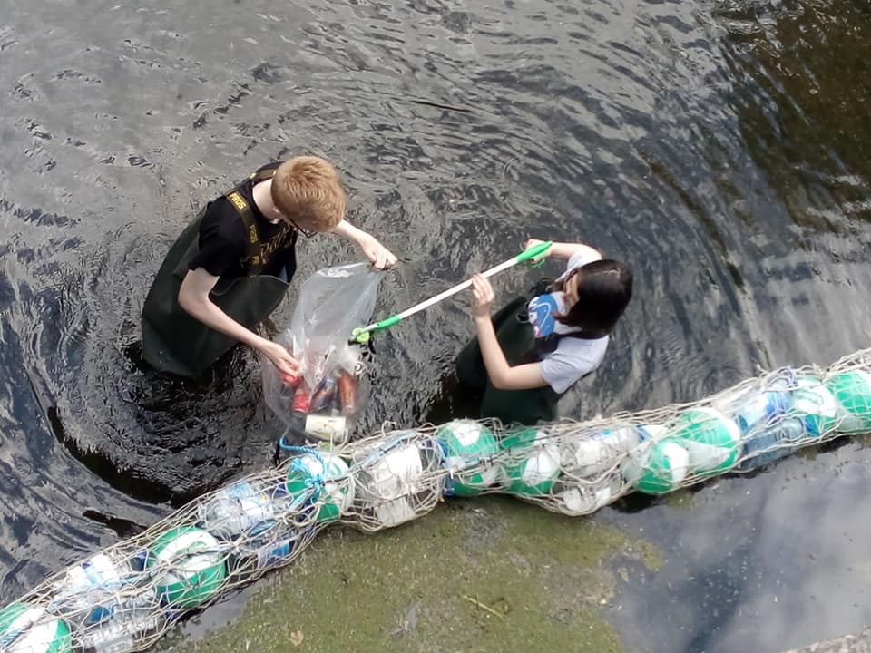 Carlow Regional Youth Services extend their rubbish catching river barrier