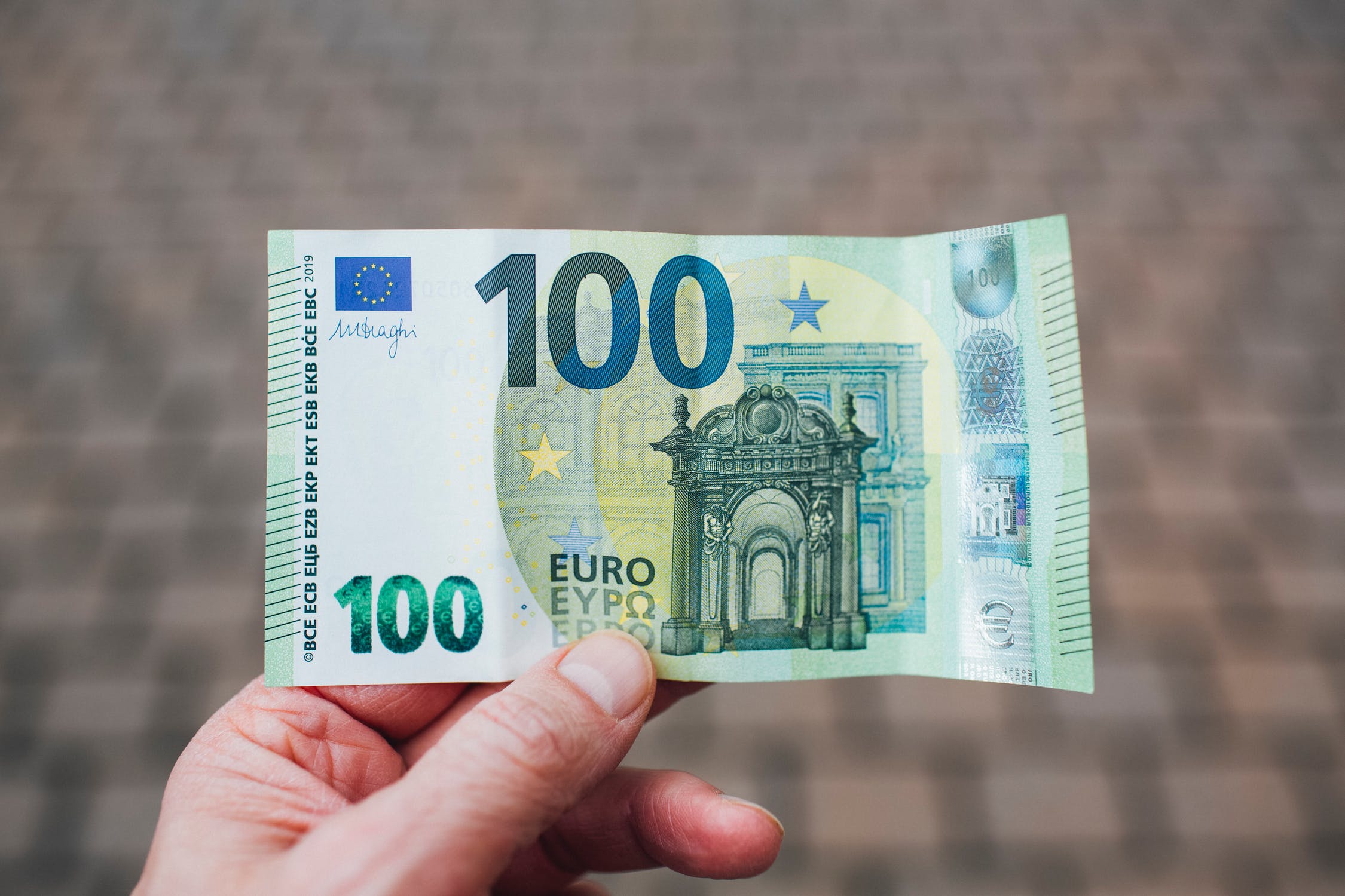 €100 note. Photo: Markus Spiske/Pexels