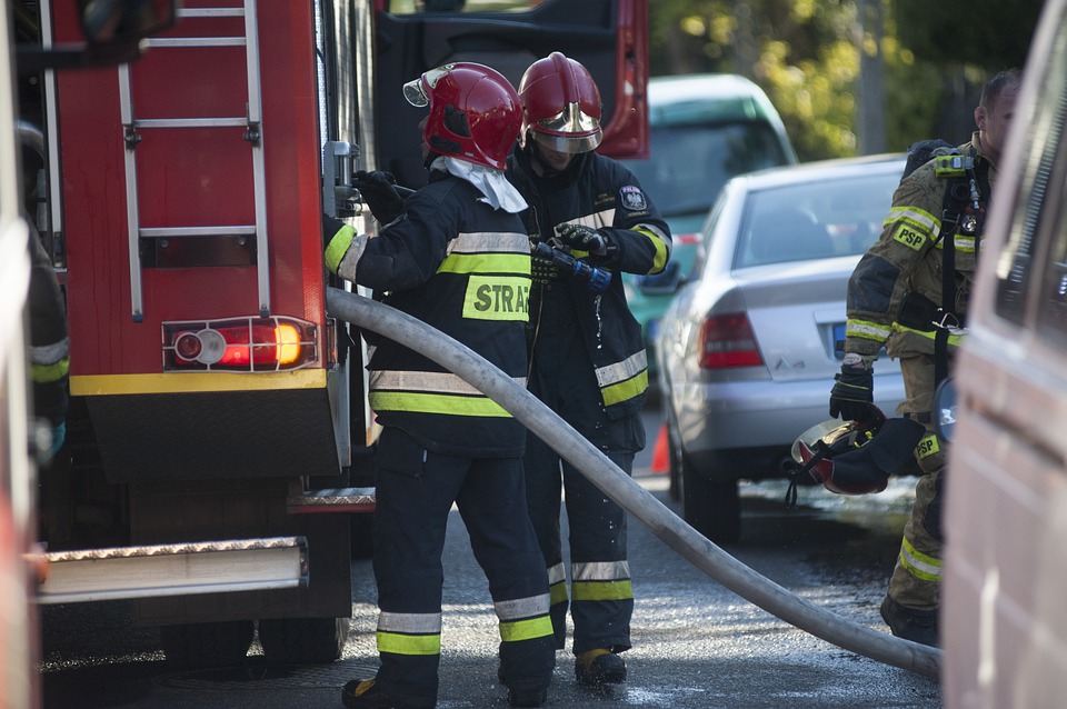 Fire Brigade tackling a blaze (Pixabay)