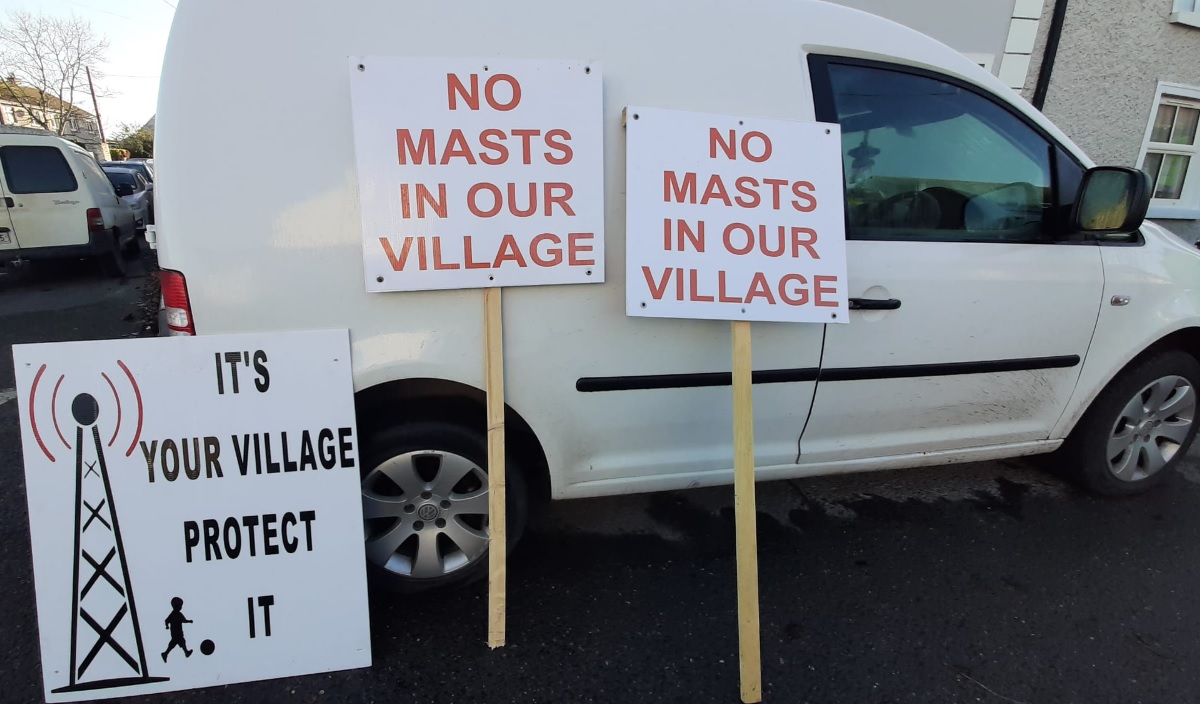 Mast Protest (Edwina Grace/KCLR)