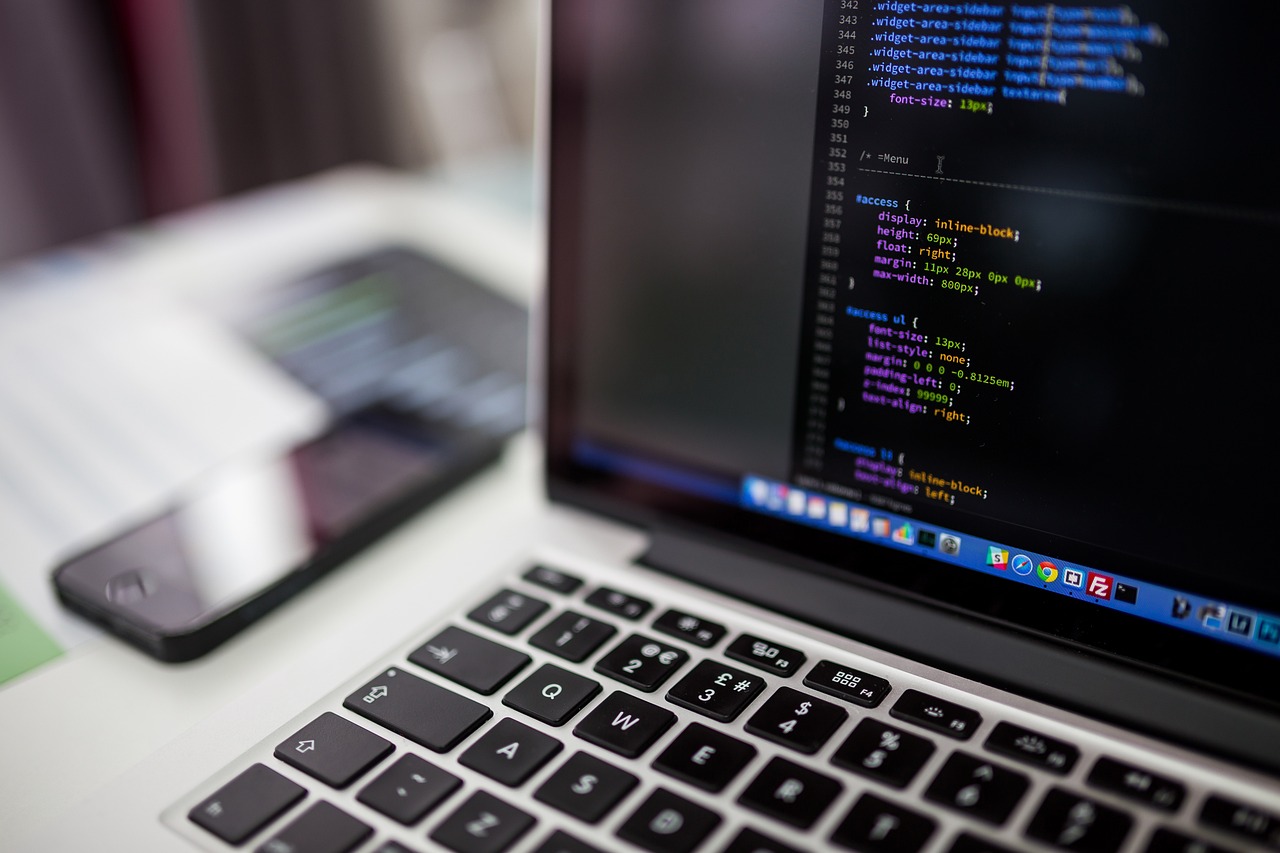 Coding (Image by StockSnap from Pixabay)