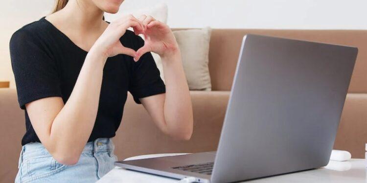 As many settle in for Valentine’s Day across Carlow and Kilkenny Gardaí warn of romance scams