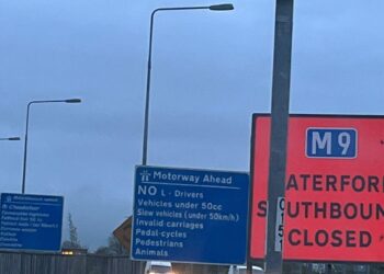 Three people injured and M9 closed southbound between Kilkenny city and Danesfort following crash