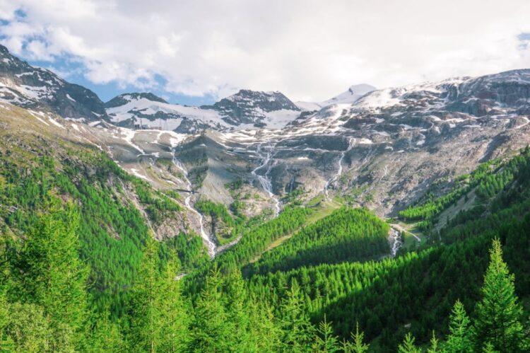 Irishman killed in Swiss Alps helicopter crash named as heir to Wicklow estate