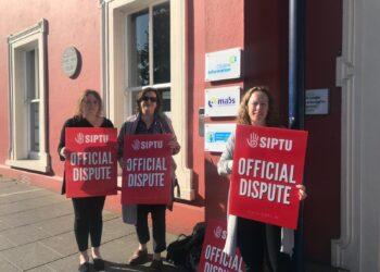 SIPTU strikers from Kilkenny, Carlow and Tipperary take action to Kilkenny city