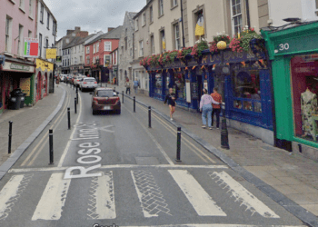 A car broken down is causing major probelms in Kilkenny City this evening