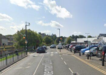 Kilkenny city motorists warned of delays with truck broken down on Bateman Quay