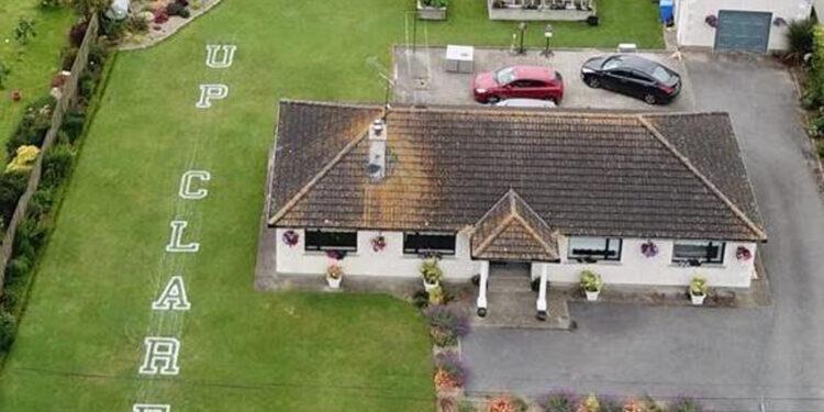 Clare man leaves a special message on his Kilkenny neighbours lawn ...