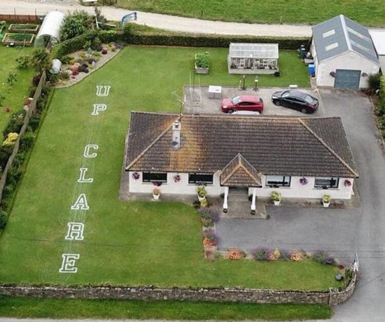 Clare man leaves a special message on his Kilkenny neighbours lawn ahead of this afternoon’s All Ireland Semi Final