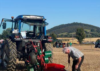 World Ploughing Champion, Carlow man Eamonn Tracey, faces close competition as his two sons take to the furrows