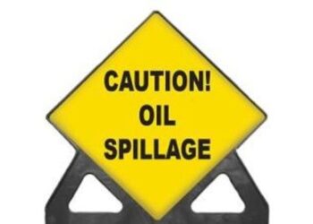 Castecomer Fire Services are dealing with a major oil spill this afternoon.