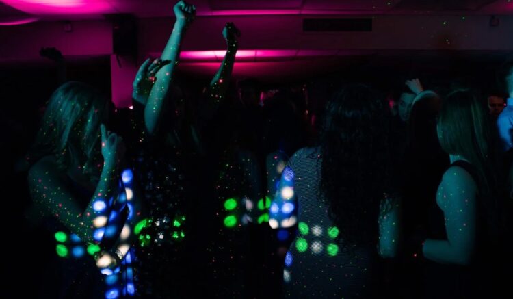Parents of attendees of tonight’s Kilkenny city Teen Ball warned to not drop them off in advance of the doors opening