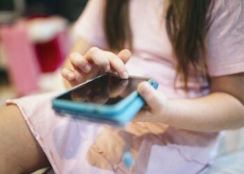 Smartphone bans in schools have little impact on child safety, new report finds