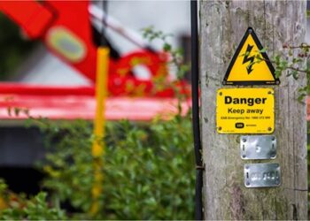 Live power line down in Kells village – public urged to avoid area