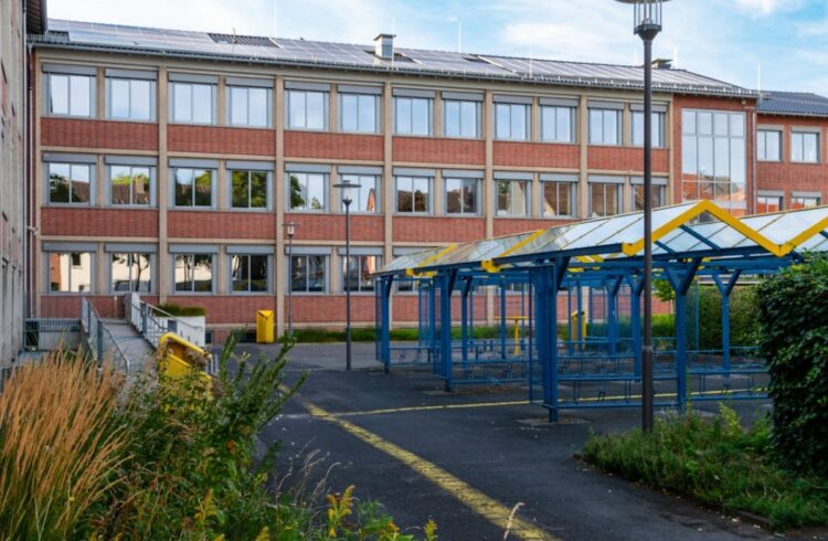 School secretaries and caretakers in Carlow, Kilkenny and across the country set to strike