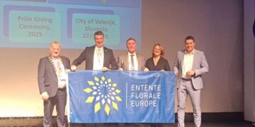 Carlow crew presented with Entente Florale flag