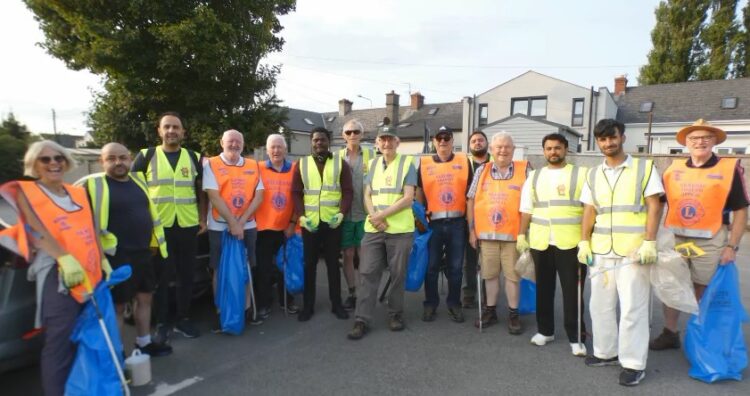 Kilkenny Lions and Keep Kilkenny Beautiful team up to clean up a key city centre cemetery