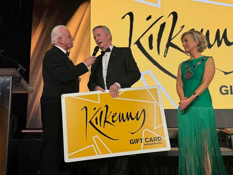 MC Marty Whelan with Kilkenny Chamber CEO John Hurley (centre) and outgoing president Ann Barber. Photo: Ken McGuire/KCLR