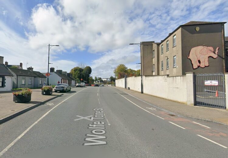 Phone, travel documents and bank cards taken from car parked in Kilkenny city