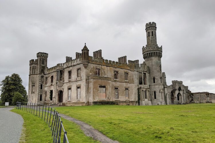 Cllr Fergal Browne Calls for Urgent Reinstatement of Duckett’s Grove Roof Ahead of Summer Season