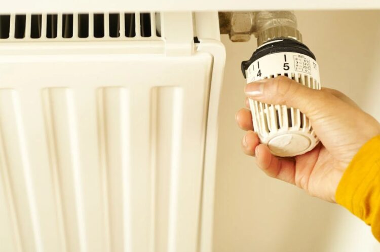 Carlow Councillor Jim Deane raises concerns for those having to choose between grocery shop and turning on heat