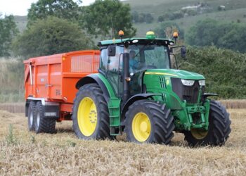 Clampdown on tractor drivers using mobile phones as Carlow and Kilkenny gardaí deploy undercover patrols