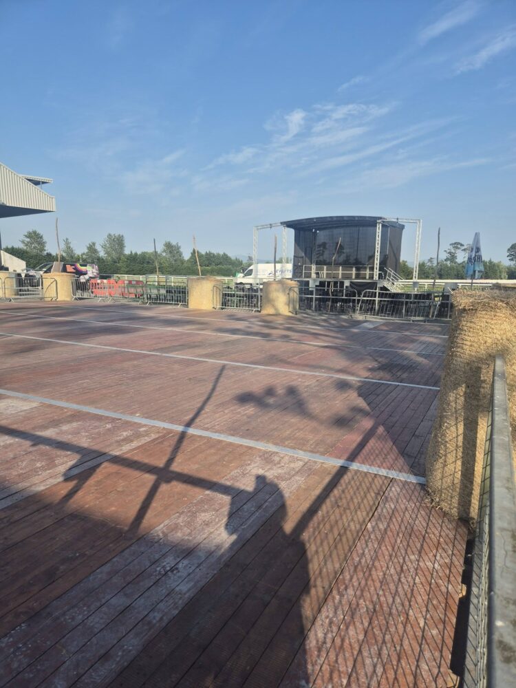 Sun shines for Kilkenny Country Music Festival