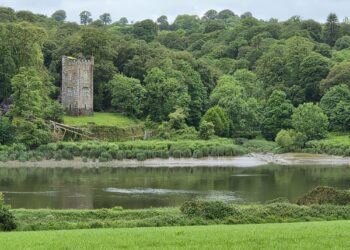 Mark Zuckerberg and Priscilla Chan new owners of a castle in the South East