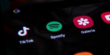 Tipperary North / North West Kilkenny TD Alan Kelly says online platforms need to explain how they’re tackling the problem of ‘illegal content’